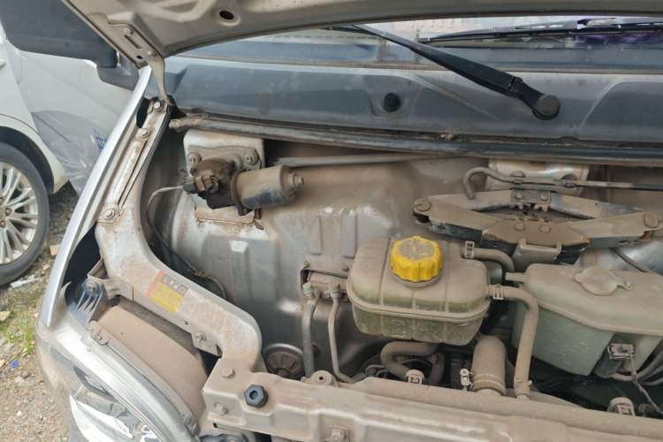 Used Wuling Zhiguang 2020 1.2L Practical Model China VI LSI Engine Bay Right