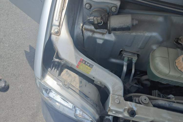 Used Wuling Zhiguang 2020 1.2L Practical Model China VI LSI Engine Bay Right