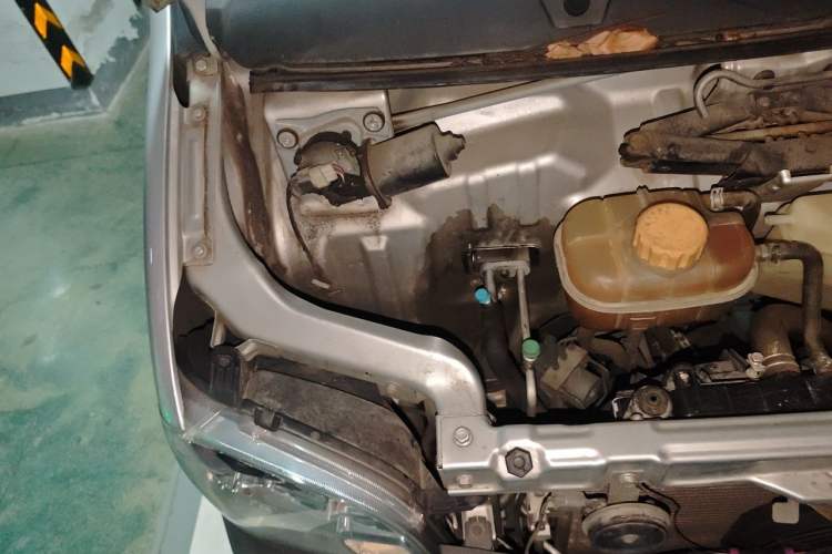 Used Wuling Zhiguang 2020 1.2L Practical Model China VI LSI Engine Bay Right
