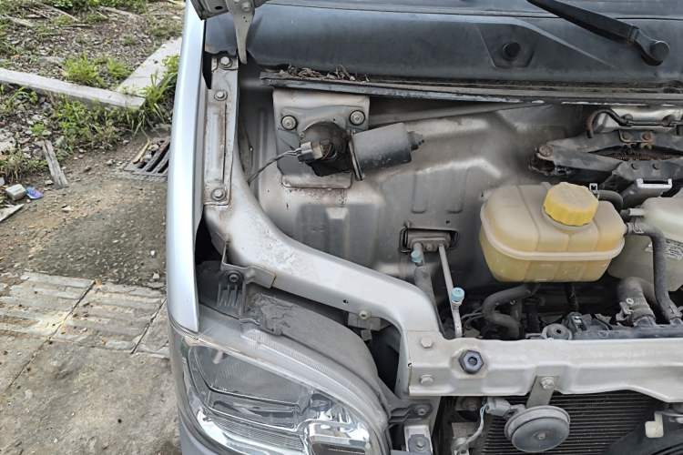 Used Wuling Zhiguang 2020 1.2L Practical Model China VI LSI Engine Bay Right
