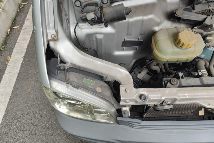Used Wuling Zhiguang 2020 1.2L Practical Model China VI LSI Engine Bay Right