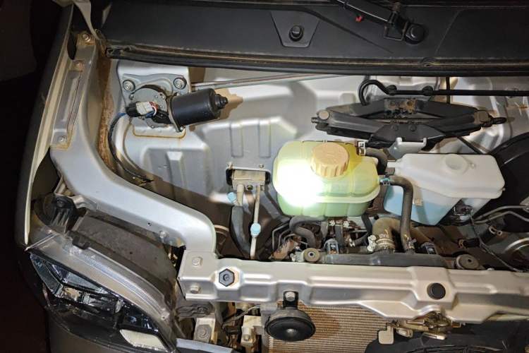Used Wuling Zhiguang 2020 1.2L Practical Model China VI LSI Engine Bay Right