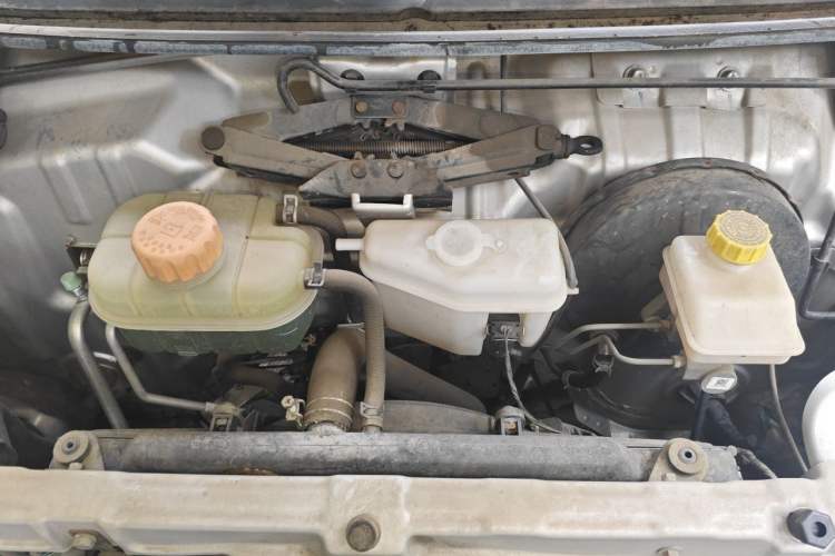 Used Wuling Zhiguang 2020 1.2L Practical Model China VI LSI Engine Bay