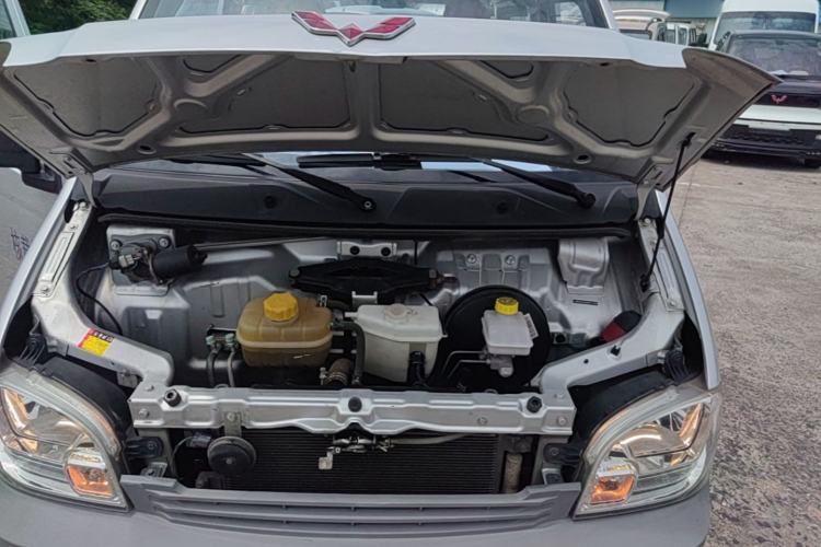 Used Wuling Zhiguang 2020 1.2L Practical Model China VI LSI Engine Bay