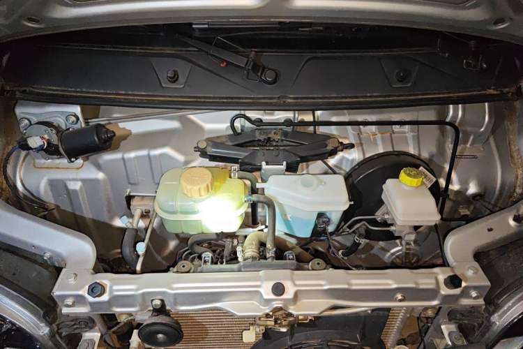 Used Wuling Zhiguang 2020 1.2L Practical Model China VI LSI Engine Bay