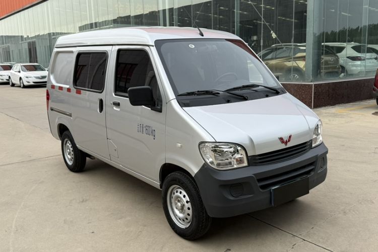 Used Wuling Zhiguang 2020 1.2L Van Utility Model China VI Emission Standard 5-Seater LSI Exterior 1