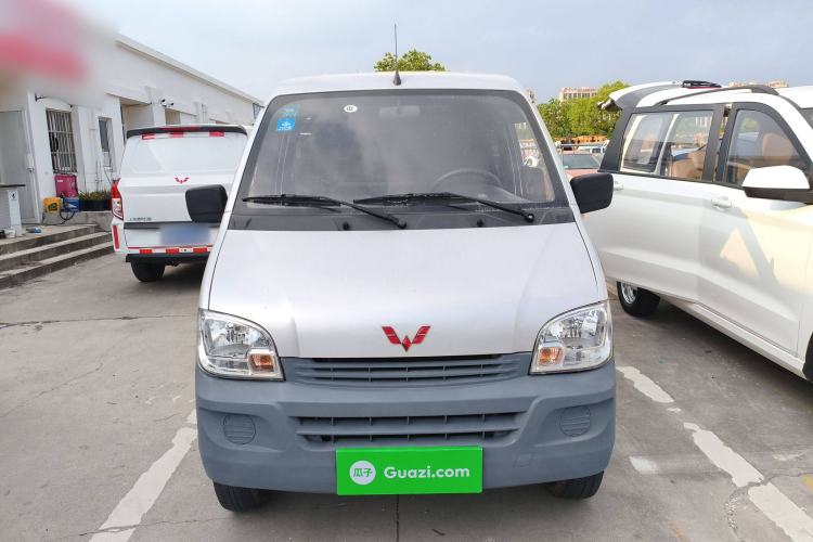 Used Wuling Zhiguang 2020 1.2L Van Utility Model China VI Emission Standard 5-Seater LSI Exterior 1