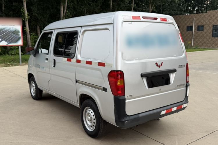 Used Wuling Zhiguang 2020 1.2L Van Utility Model China VI Emission Standard 5-Seater LSI Exterior 2