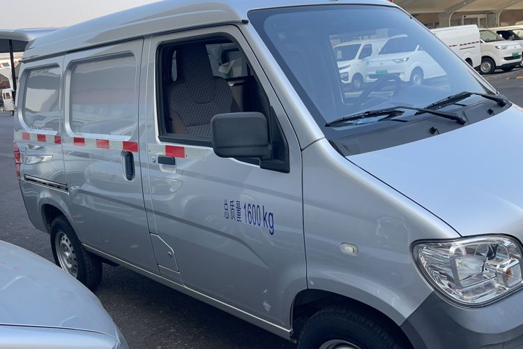 Used Wuling Zhiguang 2020 1.2L Van Utility Model China VI Emission Standard 2 Seats LSI Exterior 2