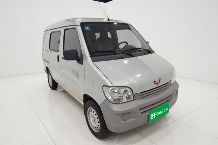 Used Wuling Zhiguang 2020 1.2L Van Utility Model China VI Emission Standard 5-Seater LSI Exterior 2