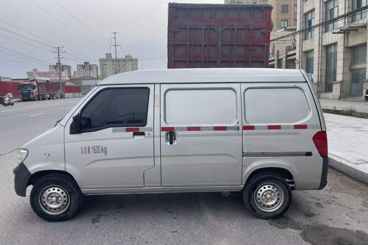 Used Wuling Zhiguang 2020 1.2L Van Utility Model China VI Emission Standard 5-Seater LSI Exterior 2