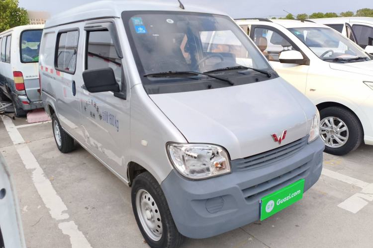 Used Wuling Zhiguang 2020 1.2L Van Utility Model China VI Emission Standard 5-Seater LSI Exterior 2