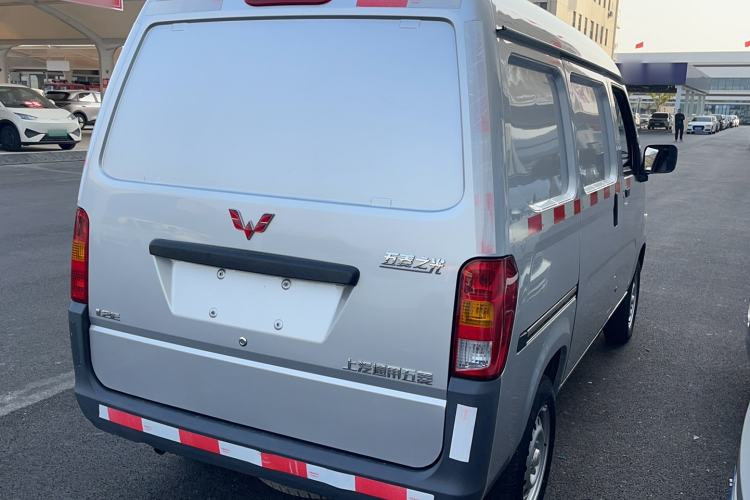 Used Wuling Zhiguang 2020 1.2L Van Utility Model China VI Emission Standard 2 Seats LSI Exterior 3
