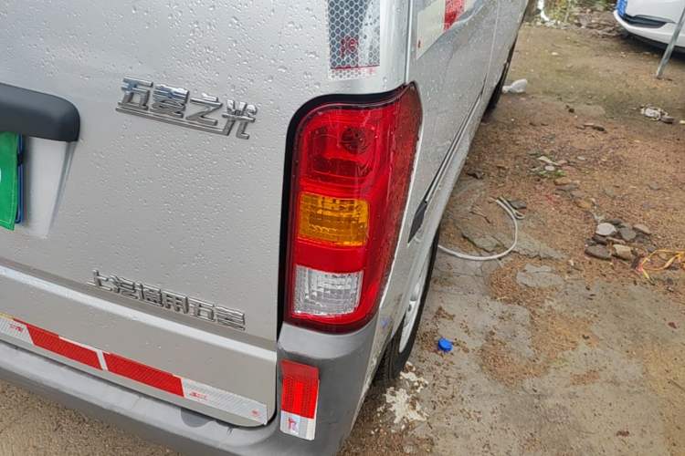 Used Wuling Zhiguang 2020 1.2L Van Utility Model China VI Emission Standard 2 Seats LSI Exterior 3
