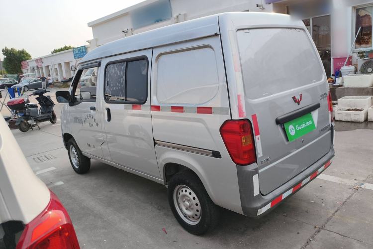 Used Wuling Zhiguang 2020 1.2L Van Utility Model China VI Emission Standard 5-Seater LSI Exterior 3