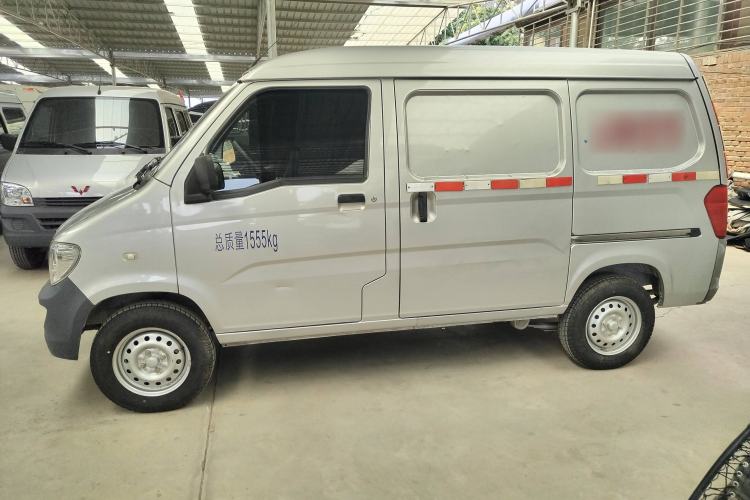 Used Wuling Zhiguang 2020 1.2L Van Utility Model China VI Emission Standard 2 Seats LSI Exterior 3