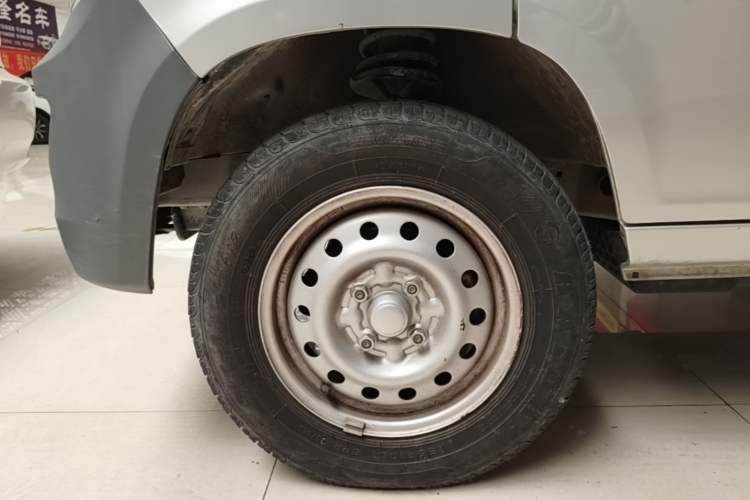 Used Wuling Zhiguang 2020 1.2L Van Utility Model China VI Emission Standard 2 Seats LSI Exterior 4