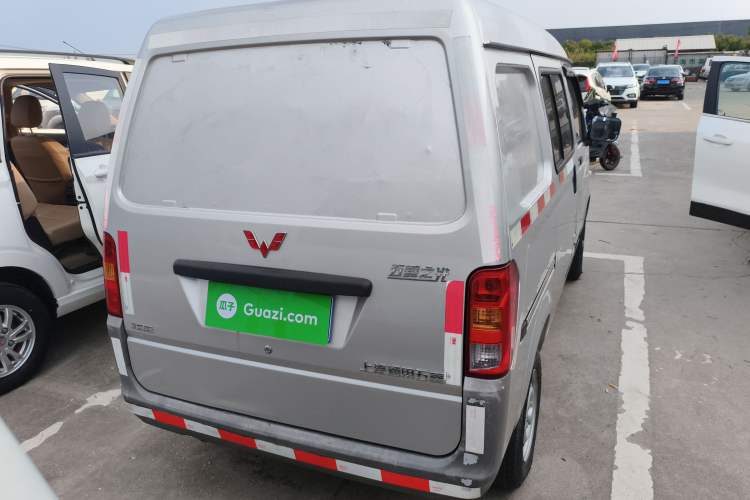 Used Wuling Zhiguang 2020 1.2L Van Utility Model China VI Emission Standard 5-Seater LSI Exterior 4