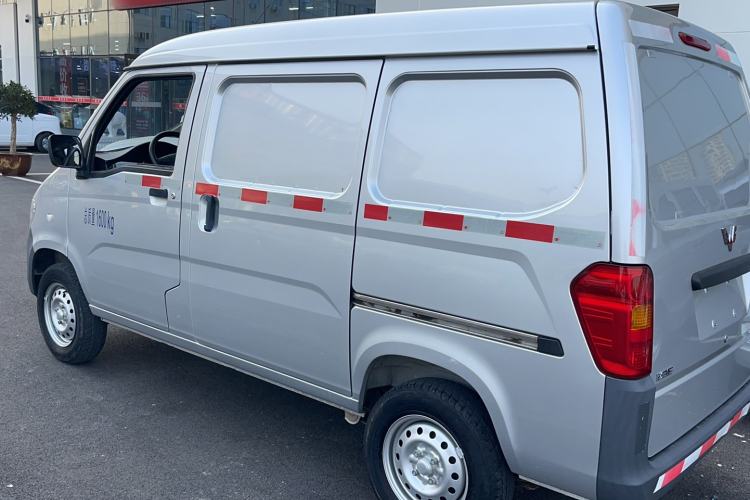 Used Wuling Zhiguang 2020 1.2L Van Utility Model China VI Emission Standard 2 Seats LSI Exterior 5