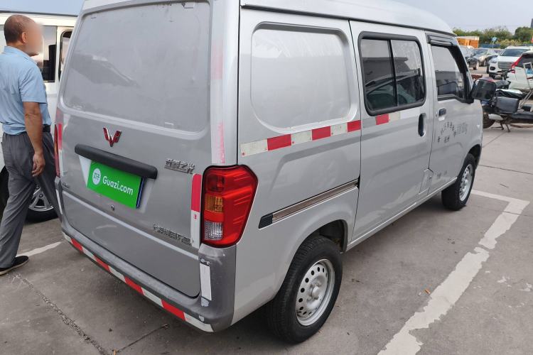 Used Wuling Zhiguang 2020 1.2L Van Utility Model China VI Emission Standard 5-Seater LSI Exterior 5