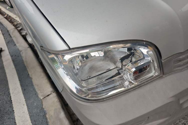 Used Wuling Zhiguang 2020 1.2L Van Utility Model China VI Emission Standard 5-Seater LSI Exterior 6
