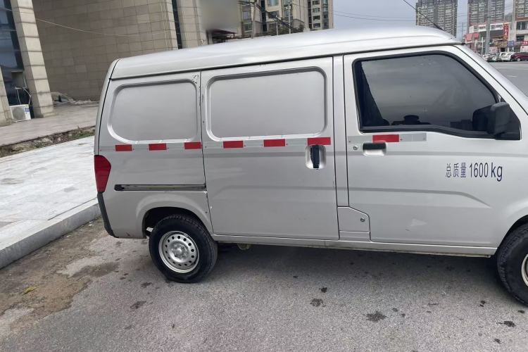Used Wuling Zhiguang 2020 1.2L Van Utility Model China VI Emission Standard 5-Seater LSI Exterior 7