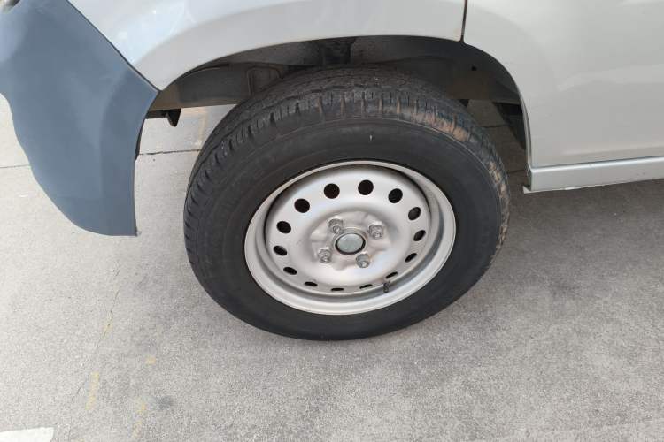 Used Wuling Zhiguang 2020 1.2L Van Utility Model China VI Emission Standard 5-Seater LSI Exterior 7