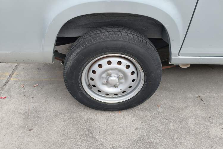 Used Wuling Zhiguang 2020 1.2L Van Utility Model China VI Emission Standard 5-Seater LSI Exterior 8