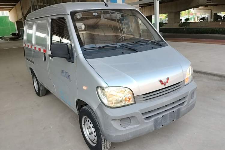 Used Wuling Zhiguang 2020 1.2L Van Utility Model China VI Emission Standard 2 Seats LSI Front Right 45 Deg