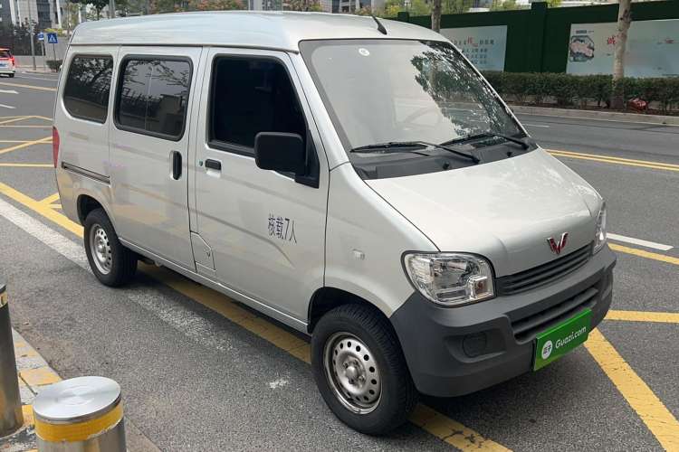 Used Wuling Zhiguang 2020 1.2L Practical Model China VI LSI Front Right 45 Deg