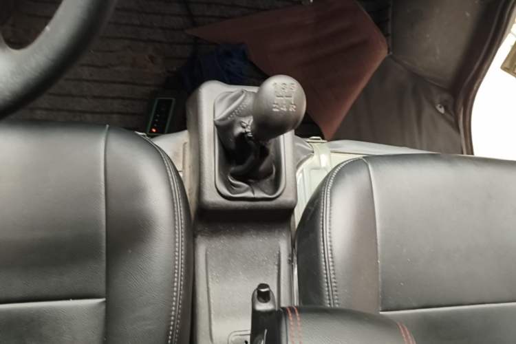 Used Wuling Zhiguang 2020 1.2L Van Utility Model China VI Emission Standard 2 Seats LSI Gear Lever