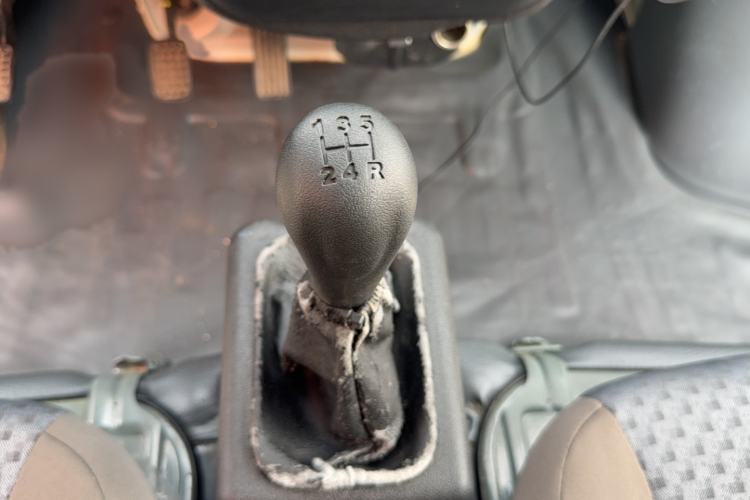 Used Wuling Zhiguang 2020 1.2L Van Utility Model China VI Emission Standard 5-Seater LSI Gear Lever