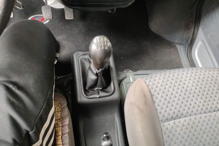 Used Wuling Zhiguang 2020 1.2L Van Utility Model China VI Emission Standard 2 Seats LSI Gear Lever