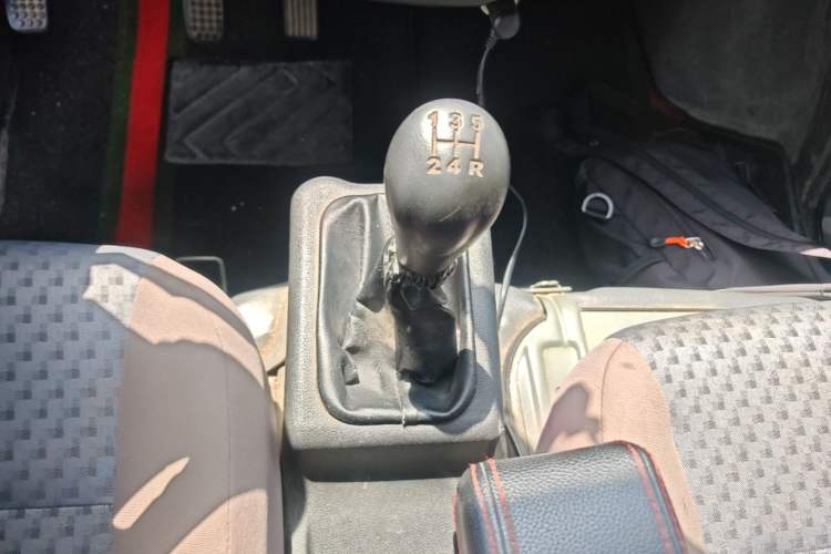 Used Wuling Zhiguang 2020 1.2L Van Utility Model China VI Emission Standard 2 Seats LSI Gear Lever