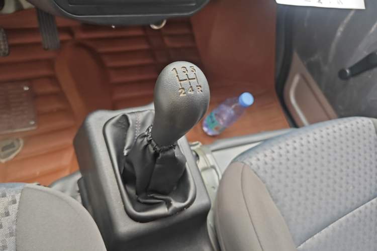 Used Wuling Zhiguang 2020 1.2L Van Utility Model China VI Emission Standard 2 Seats LSI Gear Lever