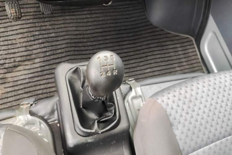 Used Wuling Zhiguang 2020 1.2L Van Utility Model China VI Emission Standard 2 Seats LSI Gear Lever
