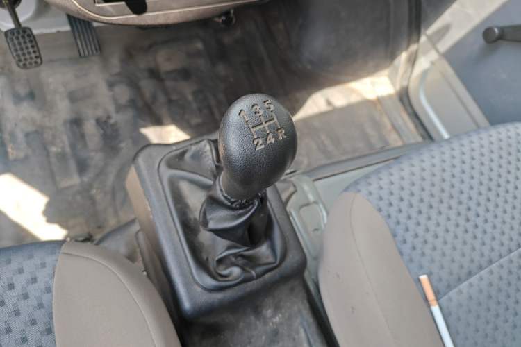 Used Wuling Zhiguang 2020 1.2L Van Utility Model China VI Emission Standard 2 Seats LSI Gear Lever
