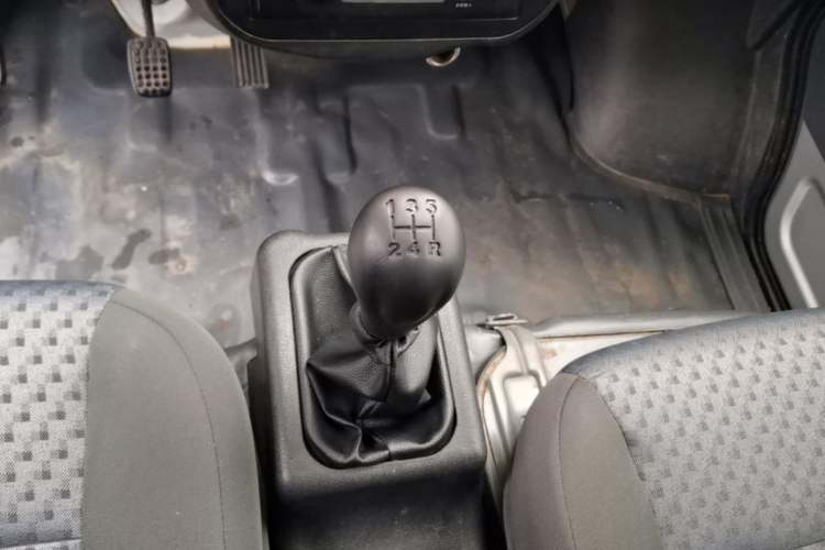 Used Wuling Zhiguang 2020 1.2L Van Utility Model China VI Emission Standard 2 Seats LSI Gear Lever