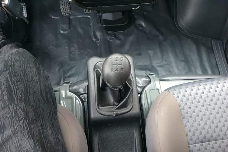 Used Wuling Zhiguang 2020 1.2L Practical Model China VI LSI Gear Lever