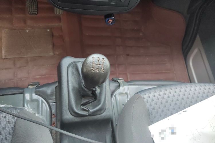 Used Wuling Zhiguang 2020 1.2L Van Utility Model China VI Emission Standard 2 Seats LSI Gear Lever