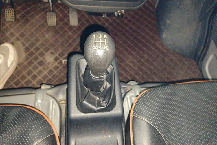 Used Wuling Zhiguang 2020 1.2L Van Utility Model China VI Emission Standard 2 Seats LSI Gear Lever