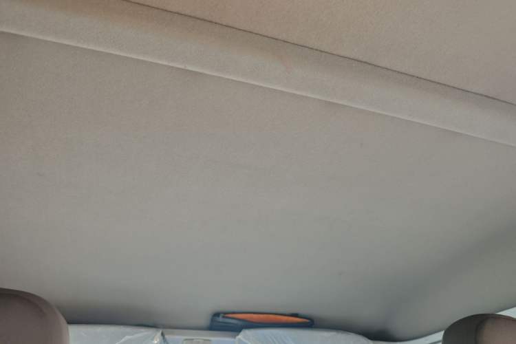 Used Wuling Zhiguang 2020 1.2L Van Utility Model China VI Emission Standard 5-Seater LSI Headliner