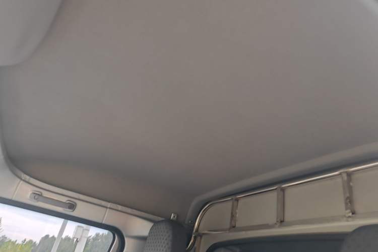 Used Wuling Zhiguang 2020 1.2L Van Utility Model China VI Emission Standard 2 Seats LSI Headliner
