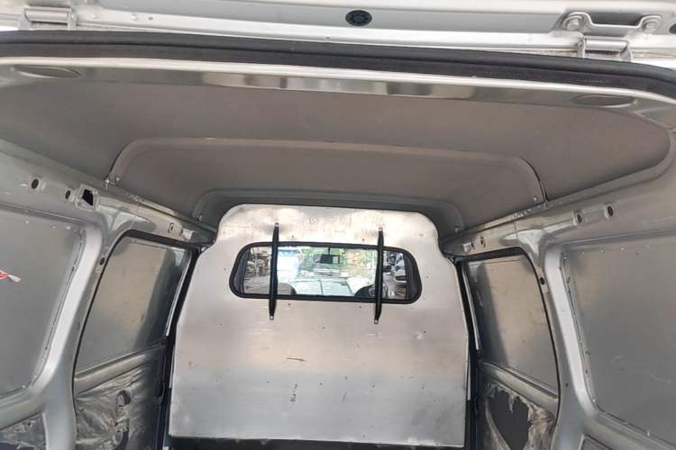 Used Wuling Zhiguang 2020 1.2L Van Utility Model China VI Emission Standard 2 Seats LSI Headliner