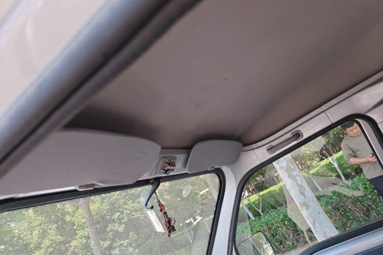Used Wuling Zhiguang 2020 1.2L Van Utility Model China VI Emission Standard 2 Seats LSI Headliner