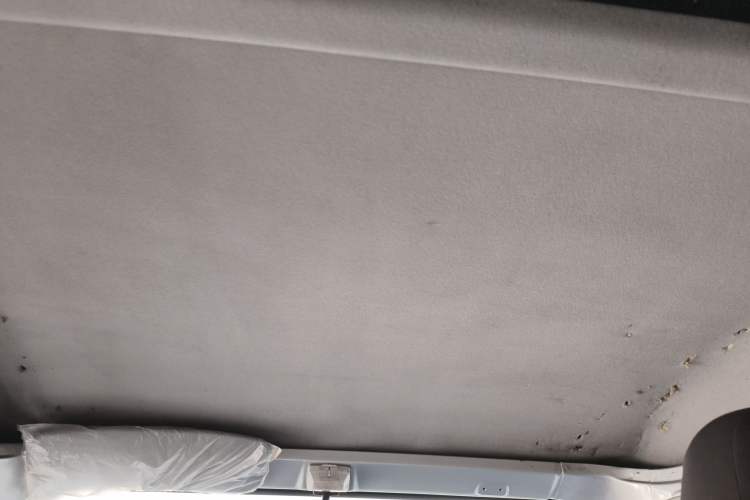 Used Wuling Zhiguang 2020 1.2L Van Utility Model China VI Emission Standard 5-Seater LSI Headliner