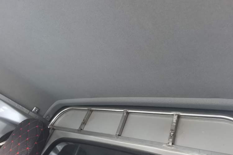 Used Wuling Zhiguang 2020 1.2L Van Utility Model China VI Emission Standard 2 Seats LSI Headliner