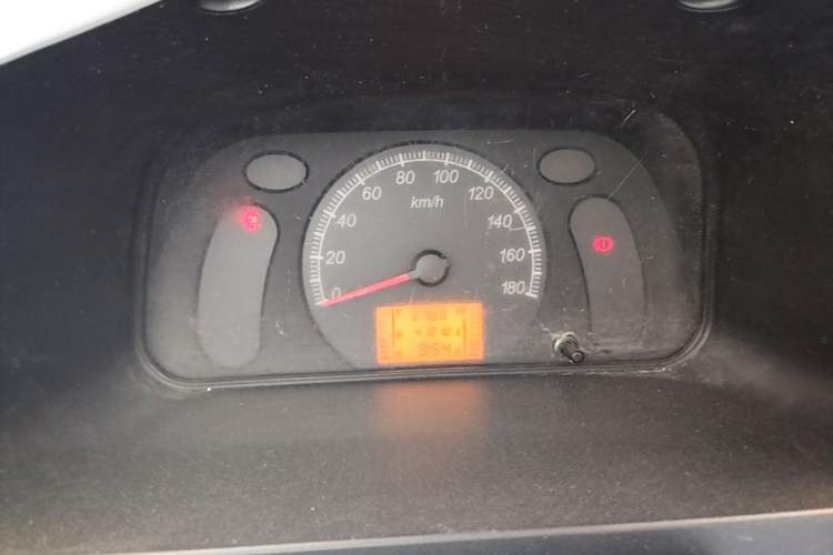 Used Wuling Zhiguang 2020 1.2L Van Utility Model China VI Emission Standard 2 Seats LSI Instrument Cluster