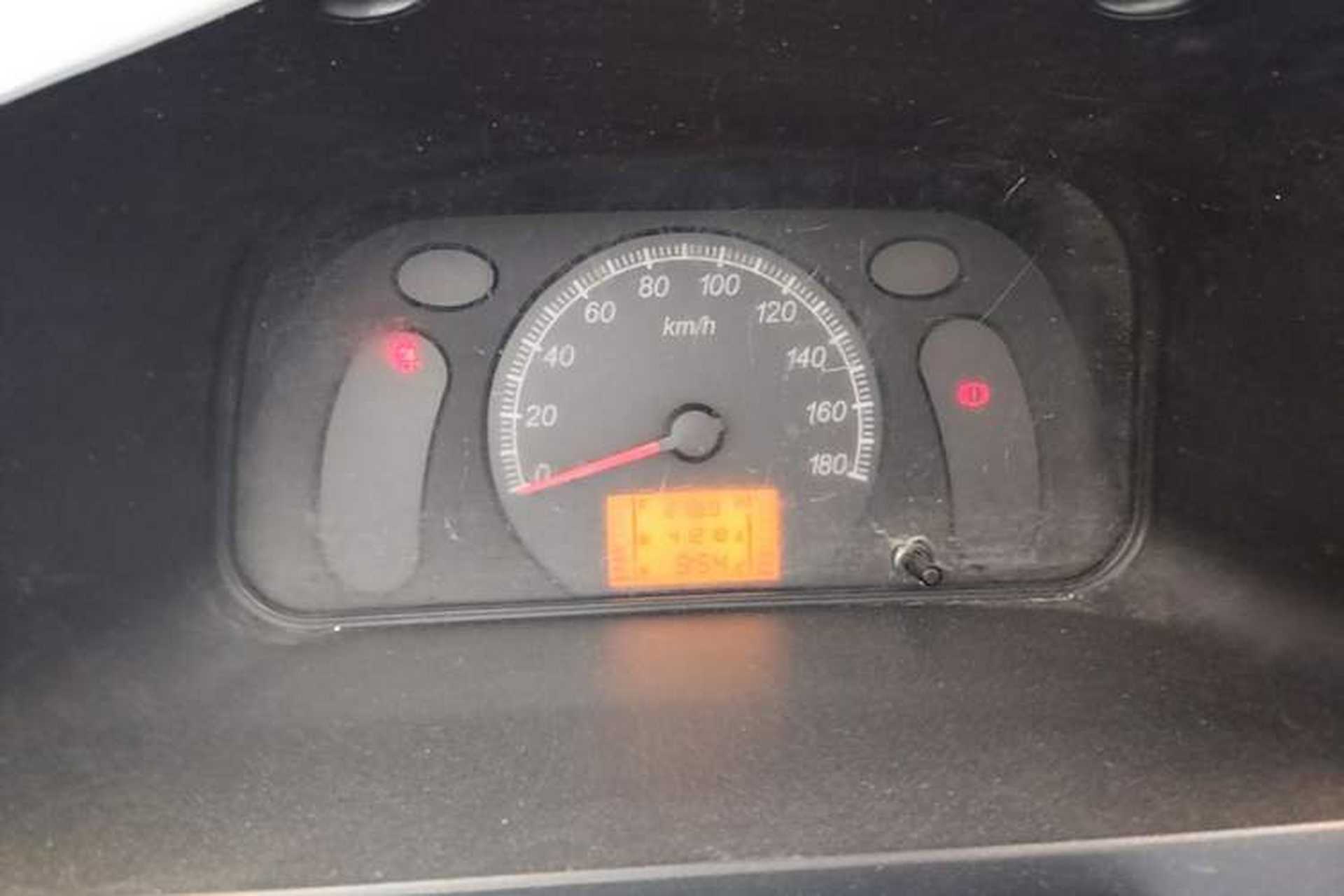 Used Wuling Zhiguang 2020 1.2L Van Utility Model China VI Emission Standard 2 Seats LSI Instrument Cluster