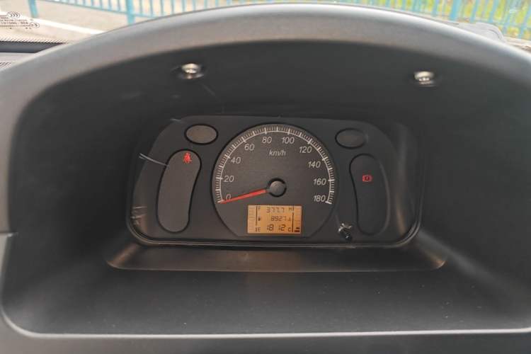 Used Wuling Zhiguang 2020 1.2L Van Utility Model China VI Emission Standard 2 Seats LSI Instrument Cluster